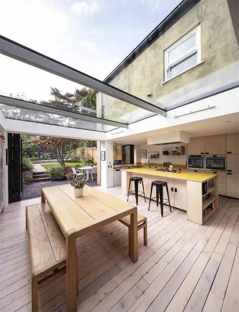London House Extension - The Coach House by Studio 30 Architects - деревянный пол
