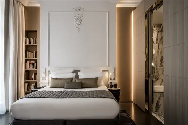 Декор гостевой комнаты отеля La Clef Cozy Paris