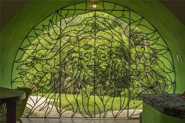 GreenMoon Dome House In Costa Rica - художественное окно