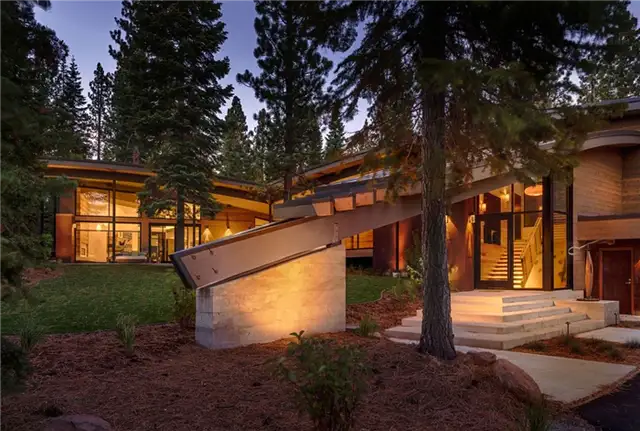 Flight_House-front-view
