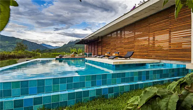 Arquitectura-en-Estudio-and-Natalia-Heredia-residence-swimming-pool
