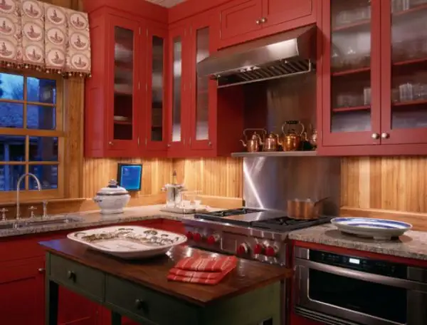 red-kitchen-accents