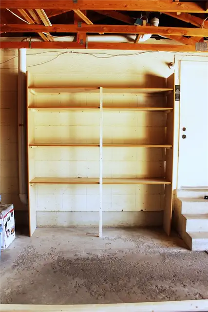 DIY (своими руками) Easy Built in Shelves-Продолжайте работать над полками