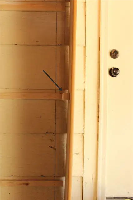DIY (своими руками) Easy Built in Shelves-фурнитурный блок и настенная фурнитурная планка