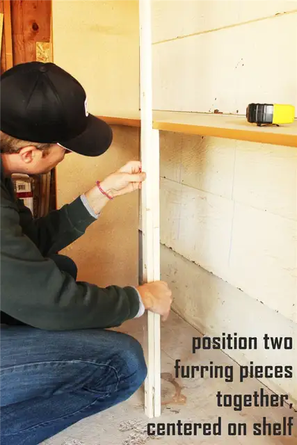 DIY (своими руками) Easy Built in Shelves-Position первый меховой полосы в центре