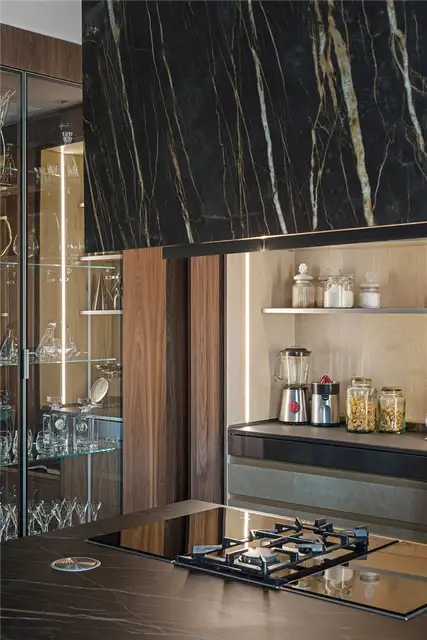 Линейная кухня TM italia cucine с островом d90 - вытяжка