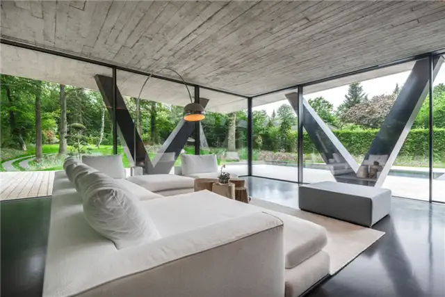 Вилла NEO House в Германии Querkopf Architekten - стеклянные стены для гостиной