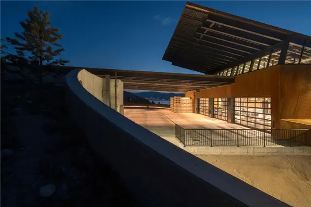 Olson Kundig Architects Wine maker House - бетонные стены