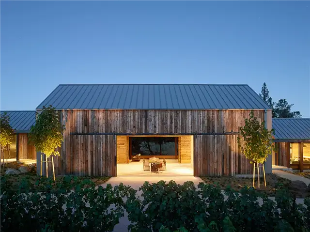 Двухскатный дом Field Architecture с видом на калифорнийский виноградник дизайн