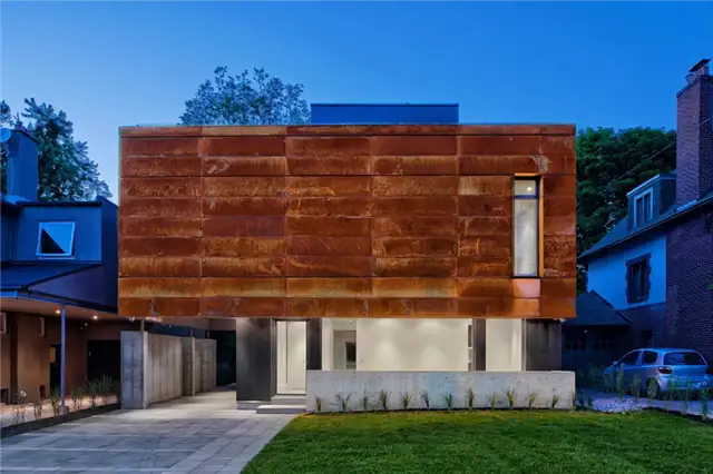 Фасад из кортеновой стали резиденции Heathdale Residence