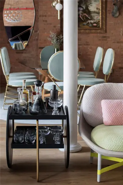 SoHo Loft NYC - барная тележка