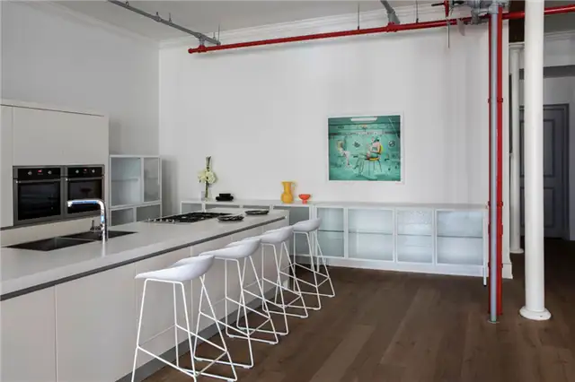 SoHo Loft NYC - барные табуреты для кухни