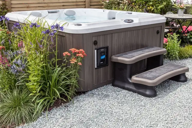 Идеи гравийного заднего двора и джакузи