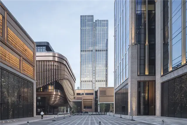 Финансовый центр Bund по проекту Foster + Partners + Heatherwick Studio - улица