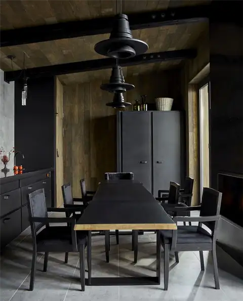 Летняя кухня в индустриальном дизайне от Atamanenko, Architecture & Interiors - обеденная зона