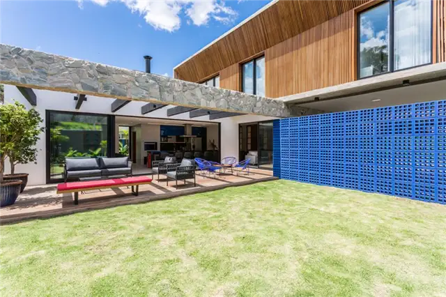 Figueiras Concrete House - Beatriz Empinotti Arquitetura - каменная стена