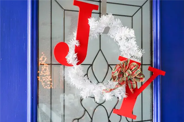 Праздничный венок JOY
