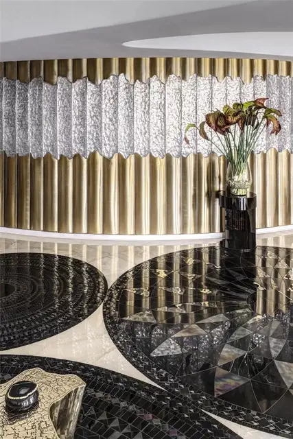 Mumbai Queens Necklace Apartment Decor - пол и стена
