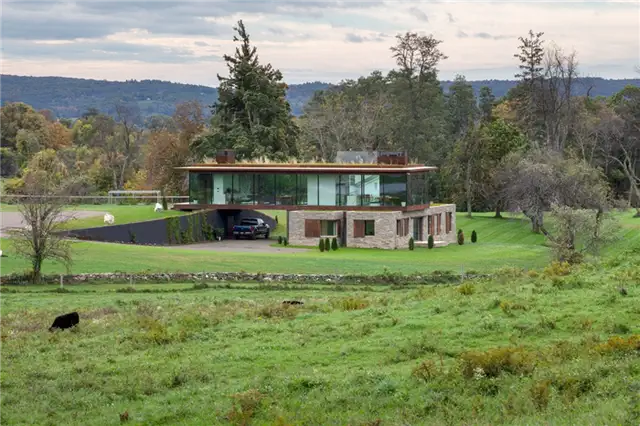 Slade Architecture Каменный дом - гараж