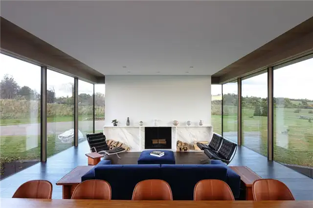 Slade Architecture Каменный дом - камин в гостиной