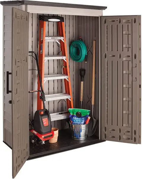 Rubbermaid смолы вертикальные открытый сарай