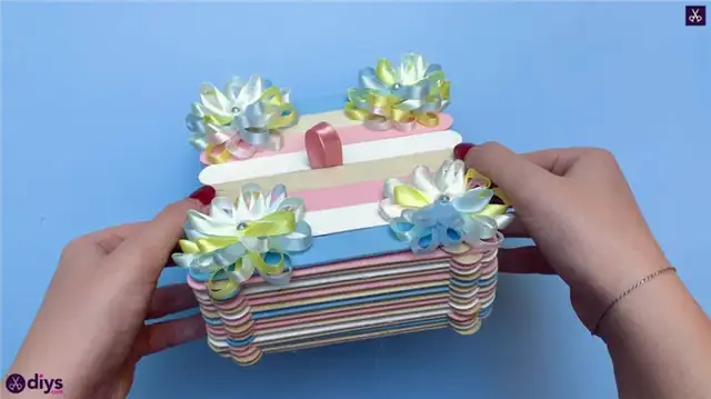 Шкатулка для украшений из палочек