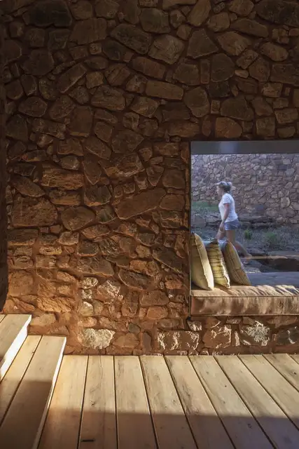 Witklipfontein Eco Lodge South Africa - GLH Architects - стена из слоистого камня