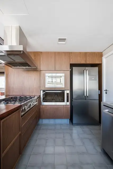 Двухуровневый лофт в Бразилии - Mandarina Arquitetura - большой холодильник