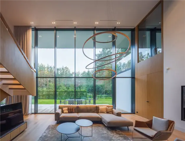 Smilgu House от Plazma Architecture Studio - люстра