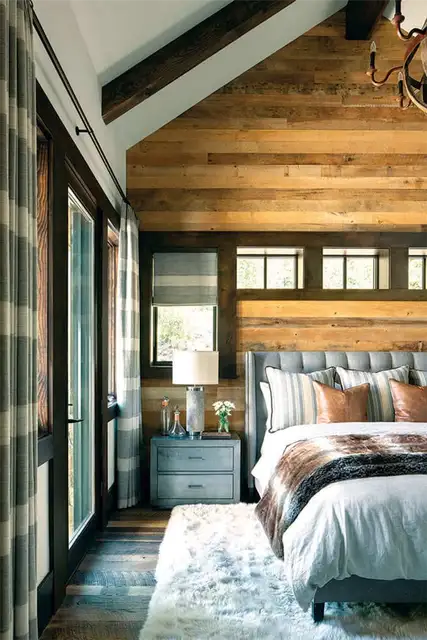 Ранчо Rustic Colorado Ranch by Axial Art Architecture в сотрудничестве с rebaL Design - кровать