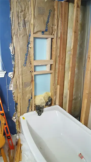 DIY (своими руками) BathtubShower Remodel - перед