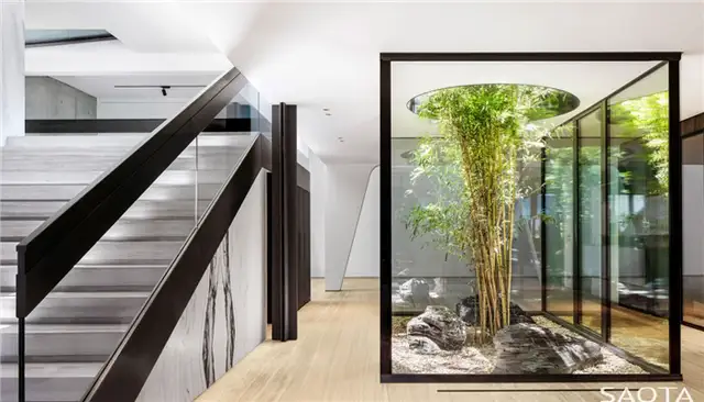Швейцарская вилла Courbe by Saota - дерево в помещении