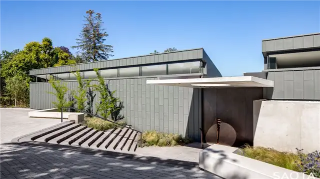 Швейцария Вилла Courbe by Saota - входная дверь