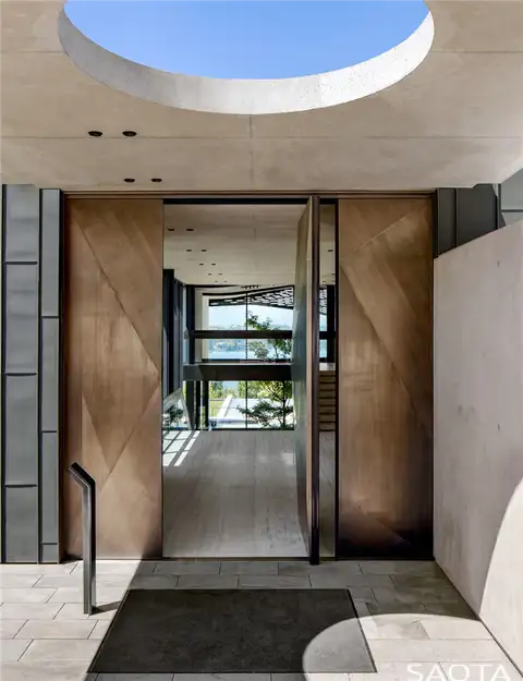 Швейцария Вилла Courbe by Saota - поворотная дверь