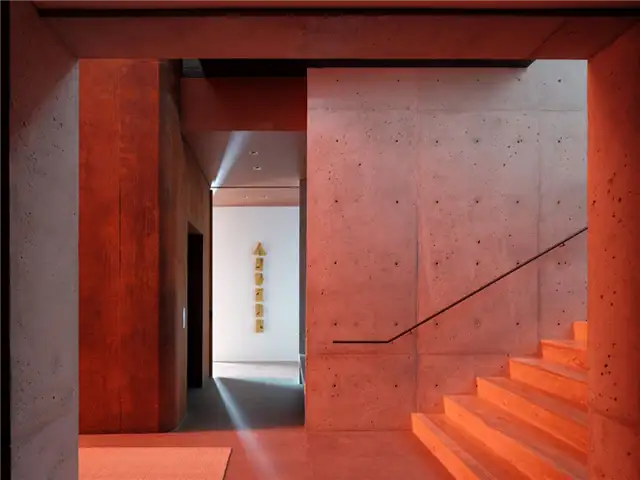 Lookout House - Faulkner Architects - бетонные стены в помещении
