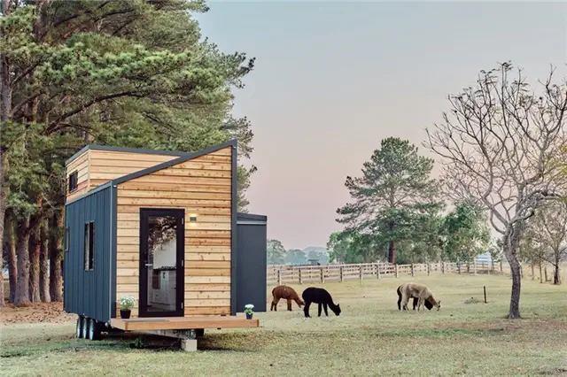 HÄUSLEIN family sojourner tiny house acents