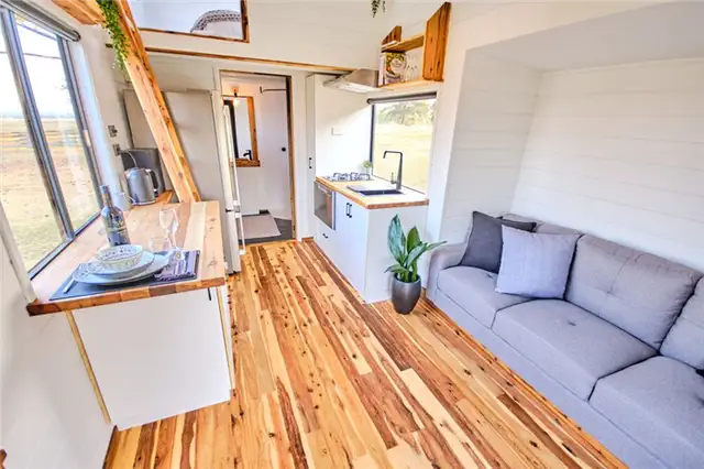 HÄUSLEIN little sojourner tiny house - кухня