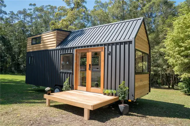 HÄUSLEIN family sojourner tiny house acents