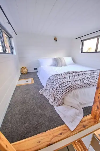 HÄUSLEIN little sojourner tiny house - кровать