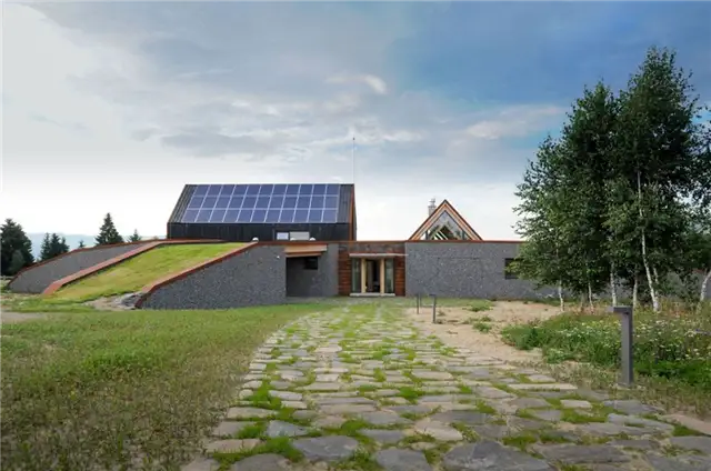 Lodge in a Glade Romania BLIPSZ- дорожка из плитняка