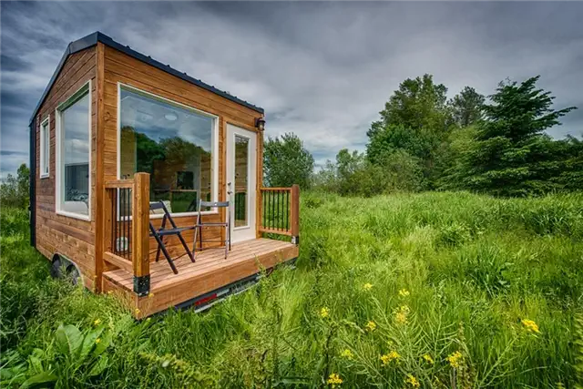 Крошечный дом Acorn 90 квадратных футов от Backcountry Tiny Homes - экстерьер