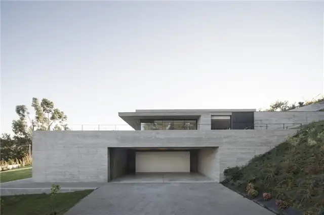 Дом в Эспинью Португалия- AZO. Sequeira Associated Architects - гараж