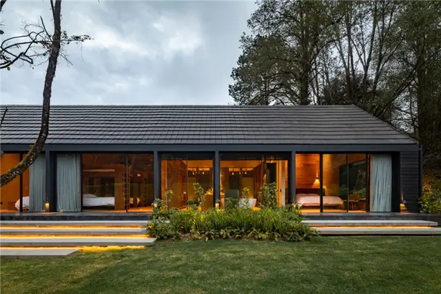 L7 House Mexico Cabin by K+A - светильник на лестнице