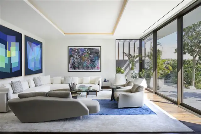 Cape Town Hillside View Residence - большие кресла в гостиной