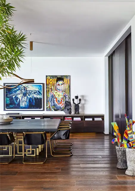 Cape Town Hillside View Residence - большая столовая с латунными стульями