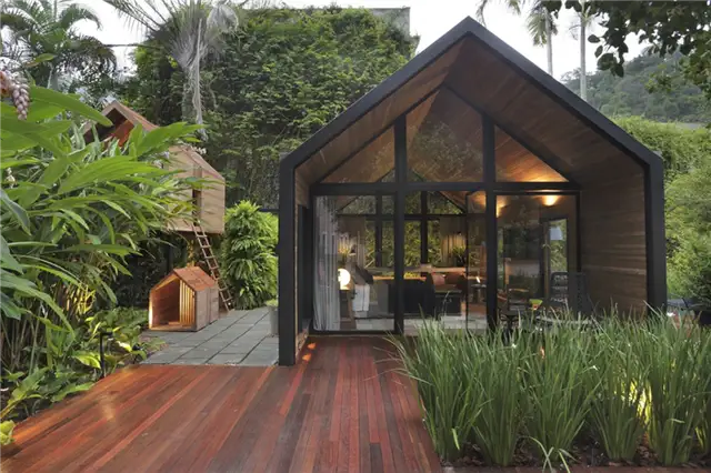 Brazil Cabanas Tiny House by Duda Porto Arquitetura - домик для собаки