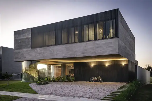 Бетонный дом Ilhas с винтовой лестницей - Arquitetura Nacional - освещение