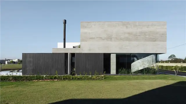Бетонный дом Ilhas с винтовой лестницей - Arquitetura Nacional - спина