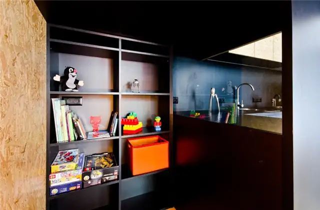 brandburg-small-studio-design-storage-area