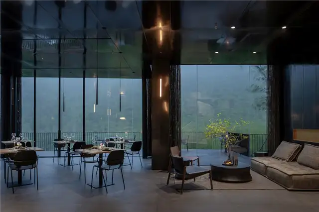 Cube Hotel in China SU Architects - обеденная зона